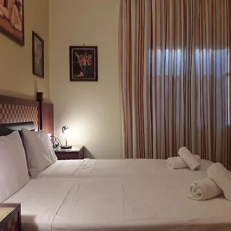 ホテル パルテノン イオス島 チョーラ